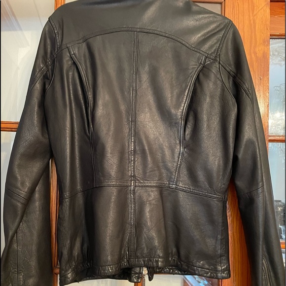Gorgeous VINCE 100% leather jacket. Soft leather. Great fit. Hardly worn. - Picture 3 of 4